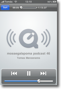 escoltant podcast per streaming a l'iphone