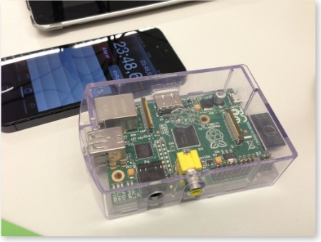 Raspberry pi comparat amb un iPhone 5