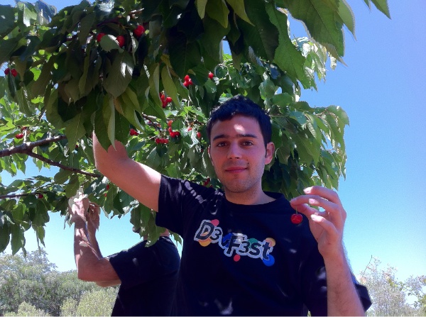 JornadesApple Ulldecona -En Rai collint cireres